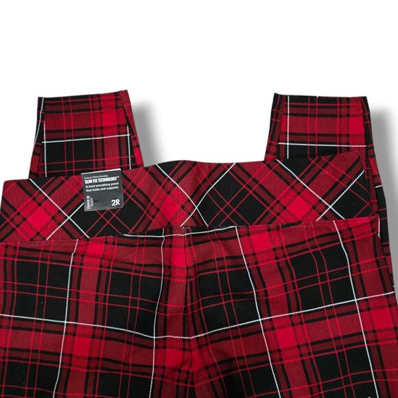 Torrid Women’s Plus Size Red Plaid Pixie Cropped Pants Size 2X NWT - Picture 4 of 9